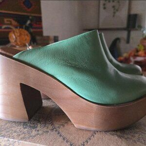 BRAND NEW Free People Suki Platform Clogs (green)